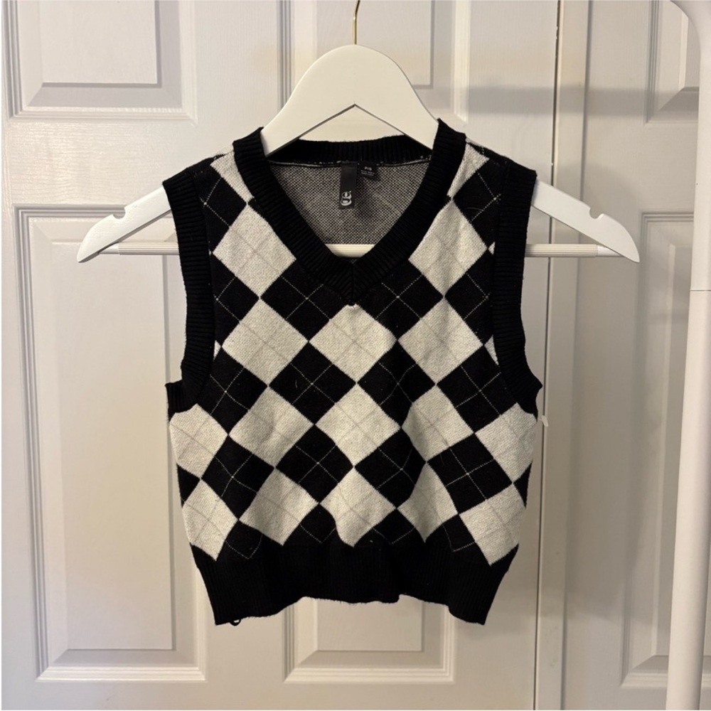 Black & White Knit Argyle Sweater Vest Size Small - Picture 3 of 11